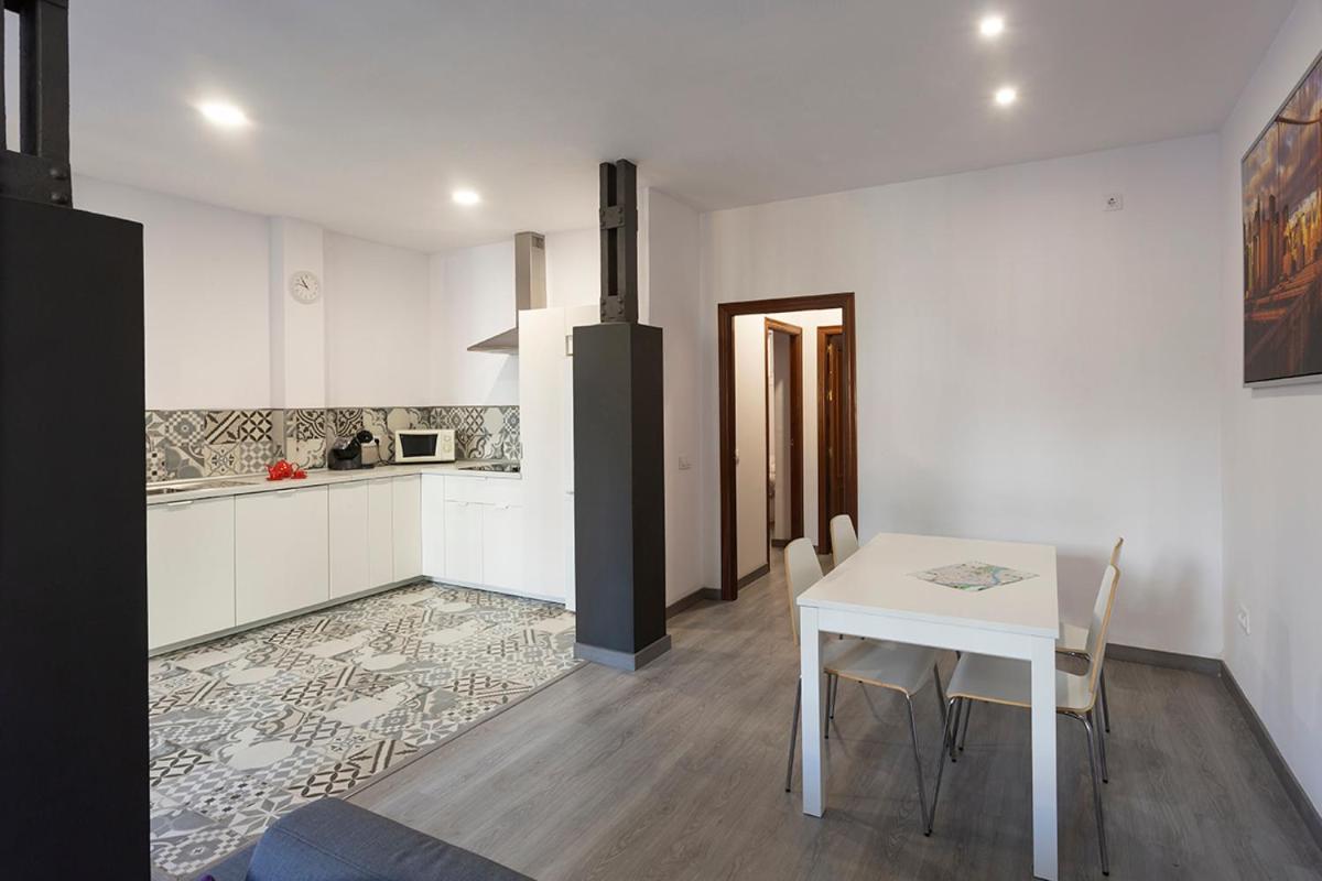 Pelicano Urban Apartment Seville Exterior photo